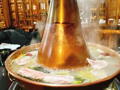 -果松木炭酸菜铜火锅·外婆参鸡汤