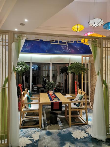 打分 去楼上餐厅,排位.