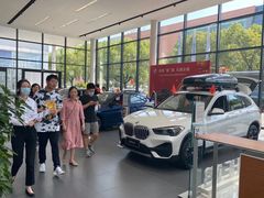 -上海宝信宝马4S店