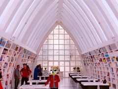 -钟书阁(松江泰晤士小镇店)