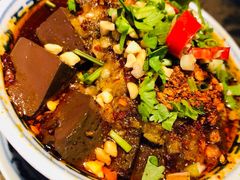 -沪小二炭火蛙锅(淮海中路美食不夜城店)
