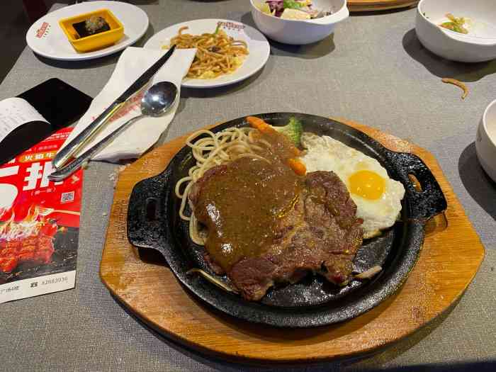 凡塔斯牛排餐厅(新塘万达店)-"第一次来吃凡塔斯自助餐,品种挺多的