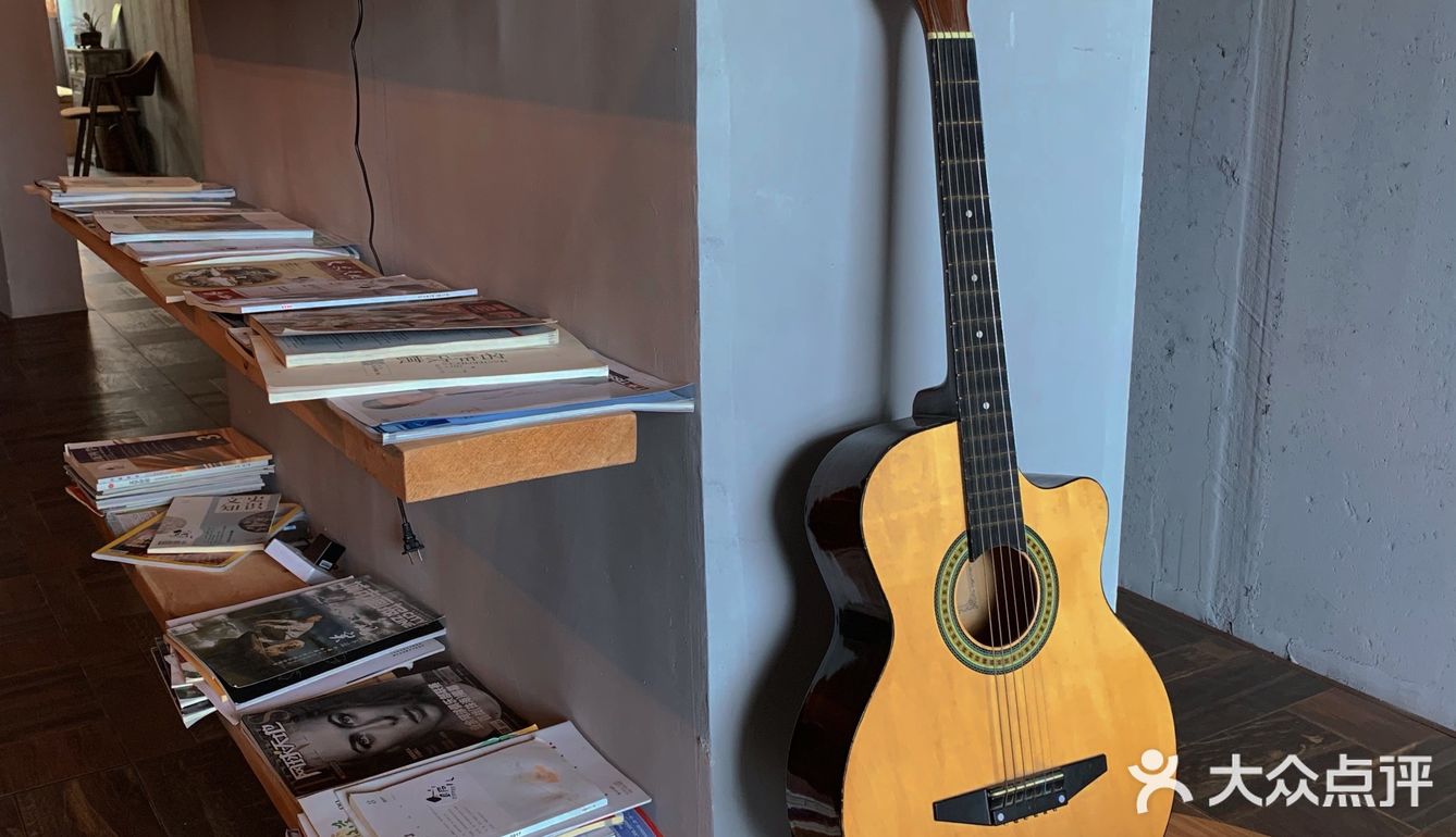 一家藏在街边的氛围感咖啡店 <馆儿>