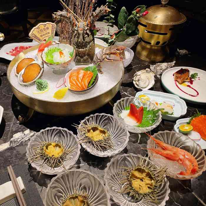 半岛翡丽海鲜自助餐厅-"个人感觉菜品种类比较少,当自助吃有点亏 .