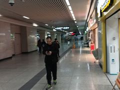 -周黑鸭(地铁香港路站店)