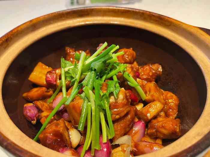 汤城小厨(蓝色港湾店)-"菜品一如既往的赞!乌鸡汤里料很足,还有我.