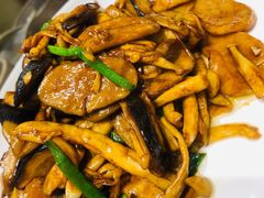 橄榄油炒三种蘑菇-必点海鲜·鲅鱼水饺(鞍山西道店)