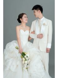 -雪中彩影婚纱摄影·微光艺术中心