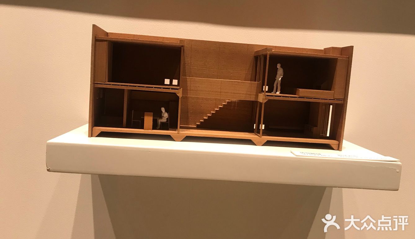 终于抽时间去看展啦 算是很大 上下三层楼的内容