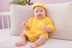 -亲吻宝贝儿童摄影