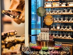 -Laderach 莱德拉(上海环贸iapm店)