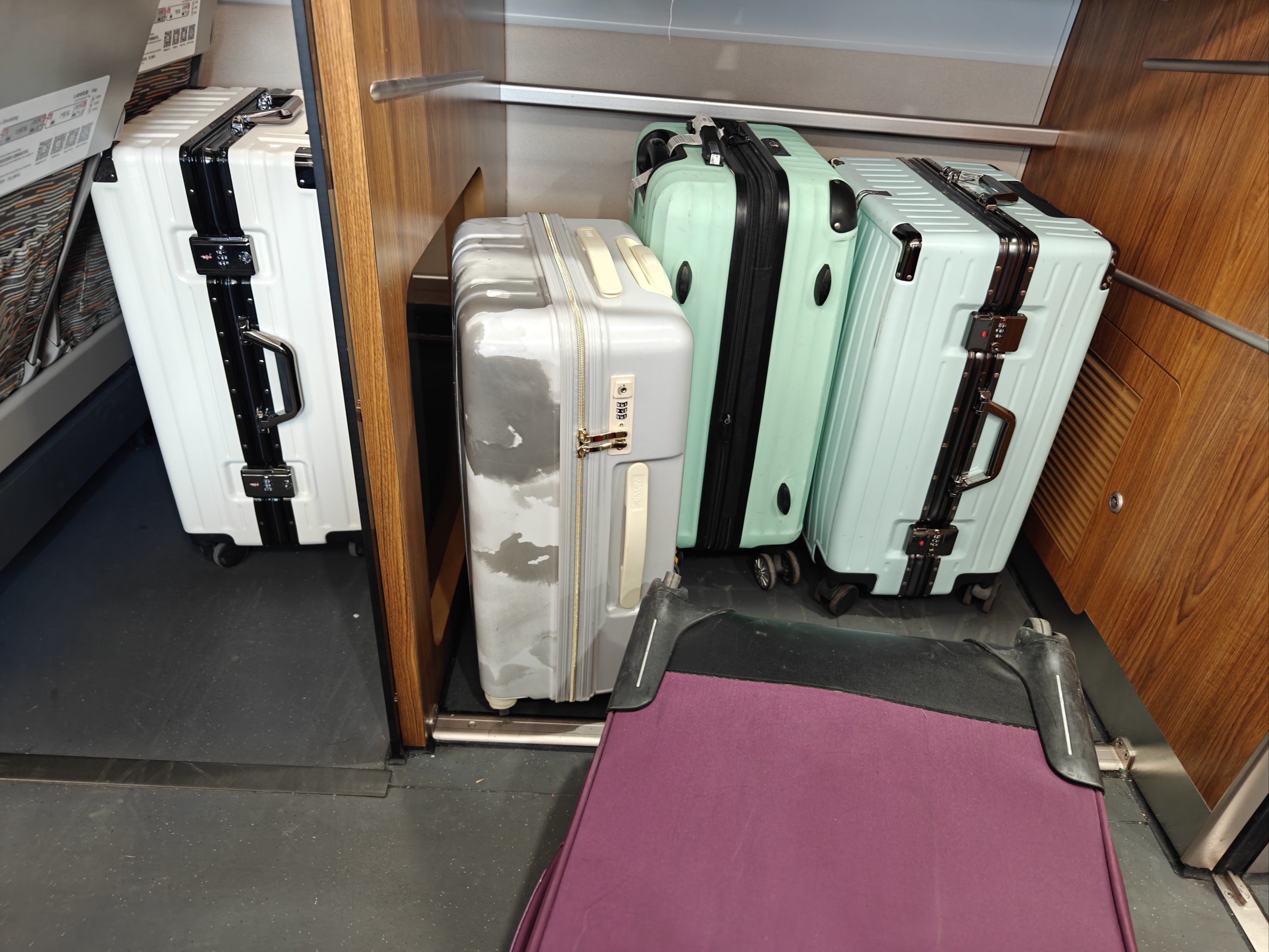 吐槽一下高铁行李放置处的设计缺陷