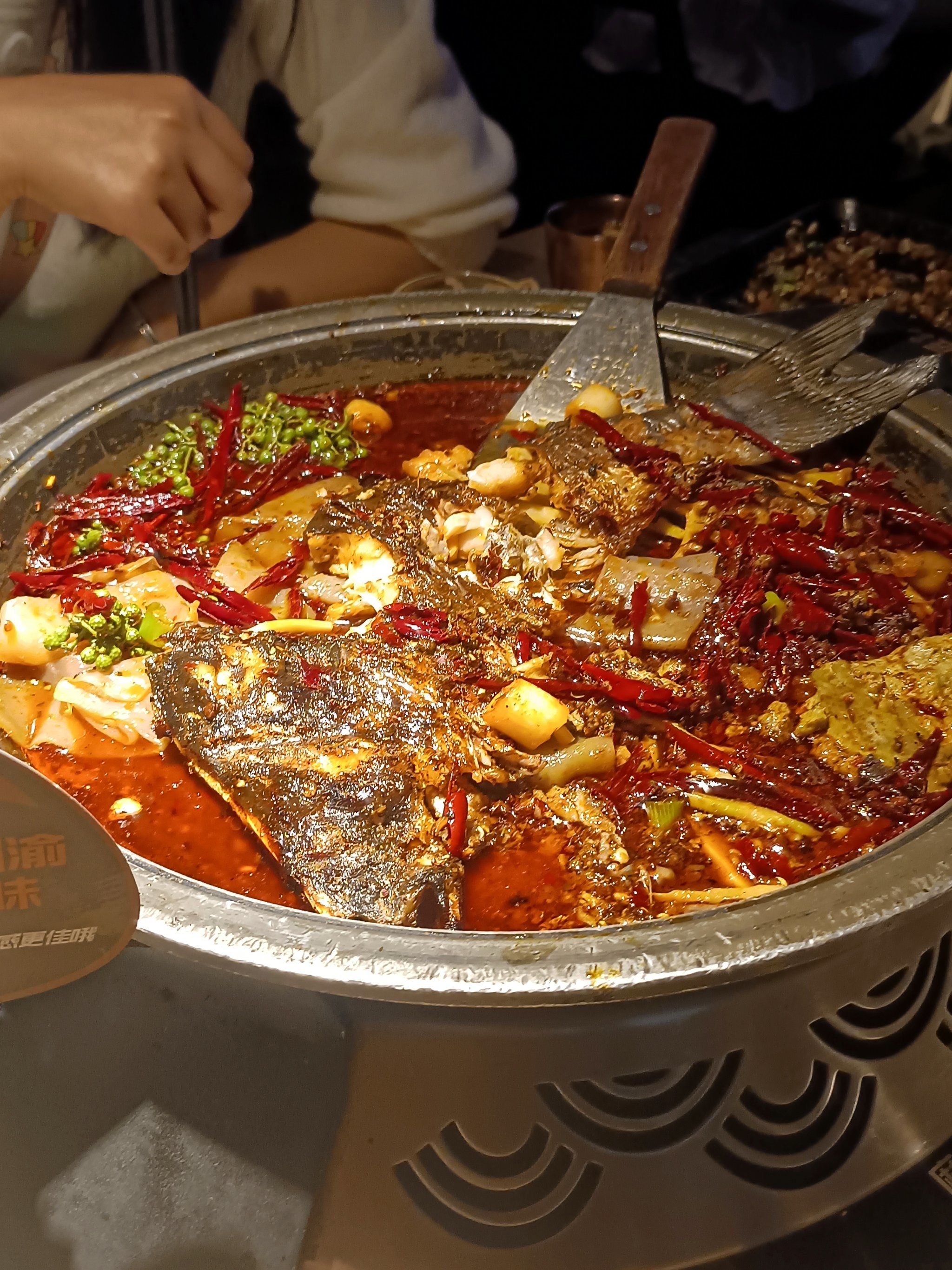 烤匠麻辣烤鱼 好吃,服务很贴心.小朋友