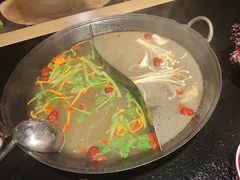 -鹿鸣山草本茶香火锅(园西路店)