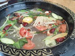 -小志家.鲜牦牛肉牛杂火锅野生菌汤锅