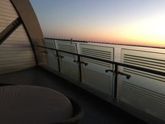 -上海滴水湖皇冠假日酒店