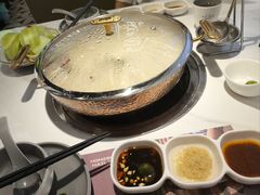 -洪氏嗨捞·广东猪肚鸡·椰子鸡火锅(西咸万象城店)