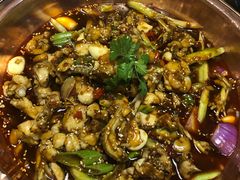 -虾弄弄海派小龙虾·牛羊蝎子火锅