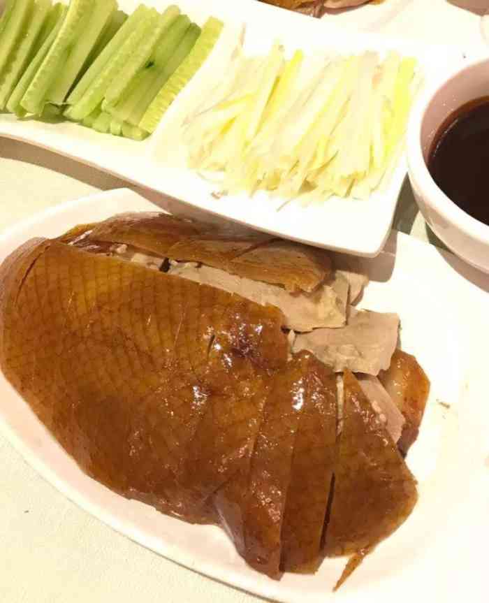 果木烤鸭-"果木烤鸭,中午有宴会,我们两桌找了偏僻一.
