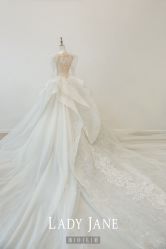 -Lady  Jane高端婚纱礼服馆