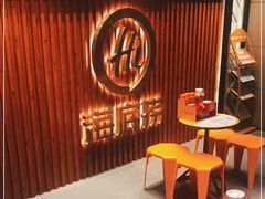 等位区-海底捞火锅鲜切牛肉主题店(长寿路店)