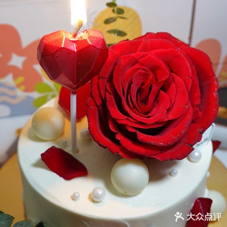 玫瑰见证爱情，纯动物奶油见证品质，这款情人节蛋糕太🉑️了！