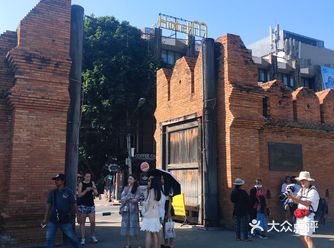 散步时无意间发现的一处落脚点，看着风景不错