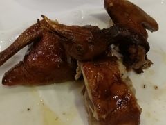 脆皮红烧乳鸽-惠爱餐厅
