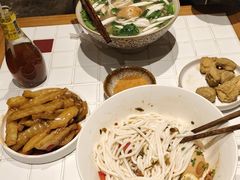 -粉八·云南米线·建水烧烤(常熟路店)