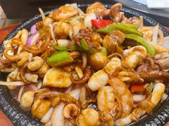 铁板三鲜-小船渔村•大连菜•大连焖鱼(黄河路店)