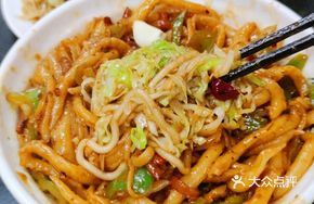 Spicy Pepper and Pigskin Stir-Fried Noodles