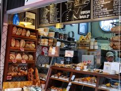 面包甜点陈列柜-Juicy Bakery(大学路店)
