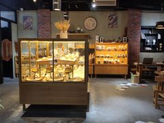 面包甜点陈列柜-啊噗吐呦现场烘焙(麦凯乐店)