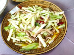 韭黄炒肉-富贵饭店(大源店)