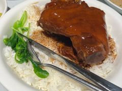 贼拉香肘子捞饭-关东小磨东北菜(漕河泾印象城店)