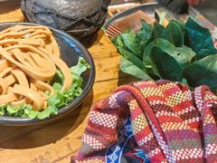 -老牌坊云南鱼豆花火锅(爱建店)