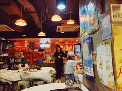 大堂-鲜入围煮花胶鸡海鲜火锅
