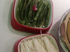 -洪氏嗨捞·广东猪肚鸡·椰子鸡火锅(西咸万象城店)