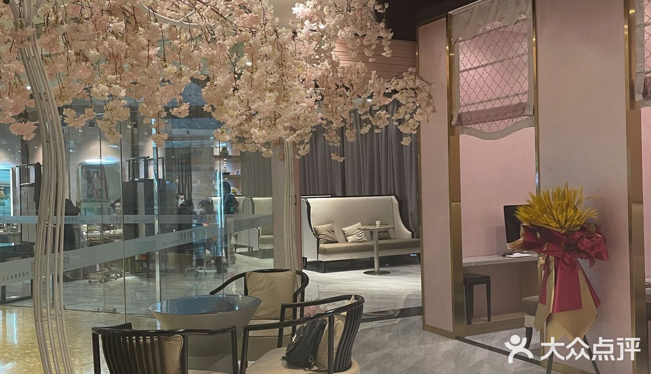 看起来很不错，就来探探店