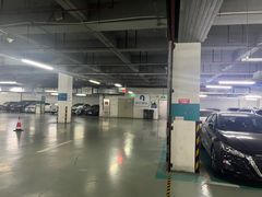 -奥特莱斯停车场