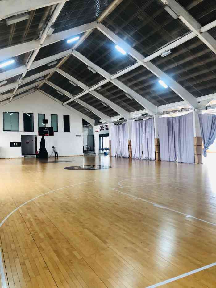 薪火阵营易建联篮球训练中心(大干围店)-"提前预定了一个半场,这里的