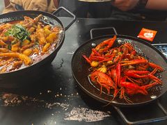 经典油焖小龙虾-何师烧烤Pro ·小龙虾·江湖川菜·精酿啤酒(太古里店)