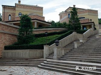 绍兴贡帝托斯卡纳城堡酒店，位于绍兴越城区富盛镇