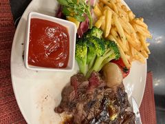 碳烤肉眼牛排及秘制牛排汁-WOLFGANG PUCK KITCHEN & BAR(迪士尼小镇店)
