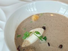 牛肝菌蘑菇松露浓汤-弦月窗LUNETTE BY AMANDA(复兴路店)