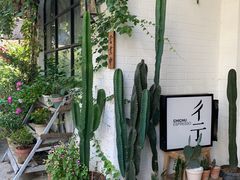 -彳亍咖啡·这里(水湾路店)