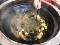 -粘豆包柴火铁锅炖