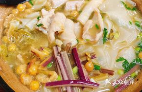 Braised Pork Offal Noodle Soup in Clay Pot