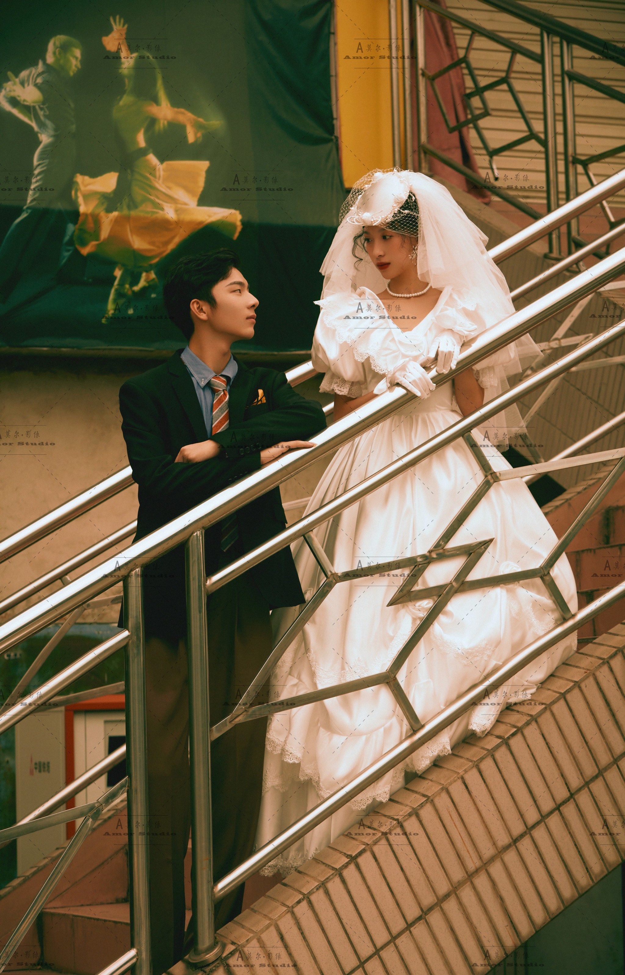 都在找的港风复古婚纱照 上演一部香港电影