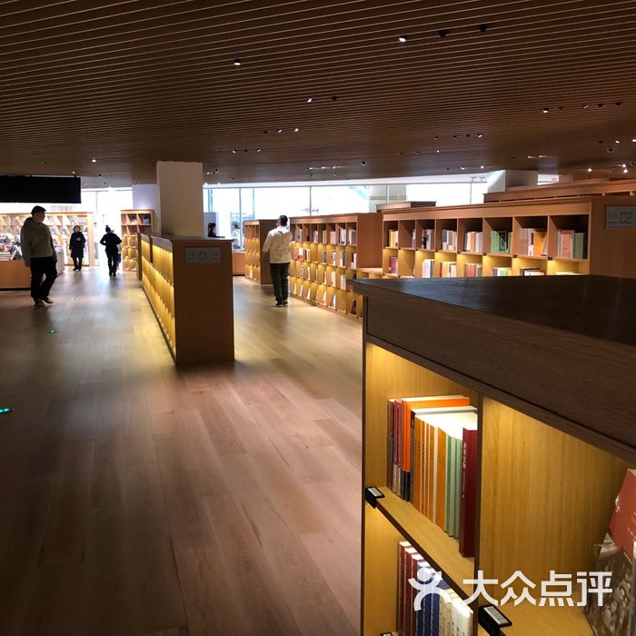 光的空間新華書店